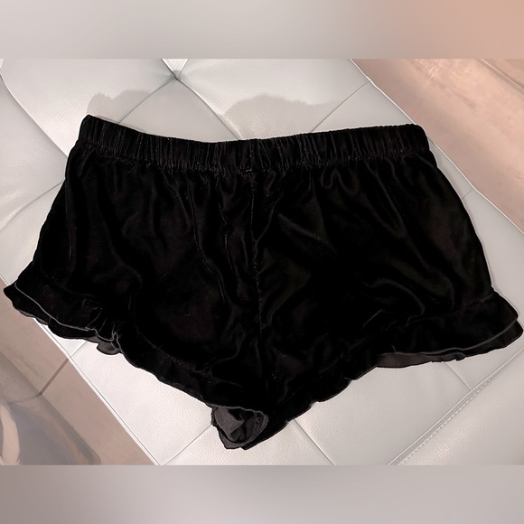 Victoria’s Secret Velvet Velour Shorts with Ruffles great condition - Picture 2 of 4
